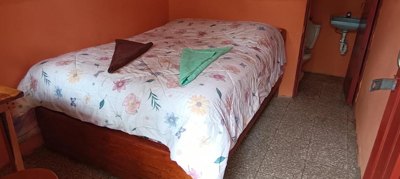Hospedaje Santo Domingo Panajachel Eksteriør bilde