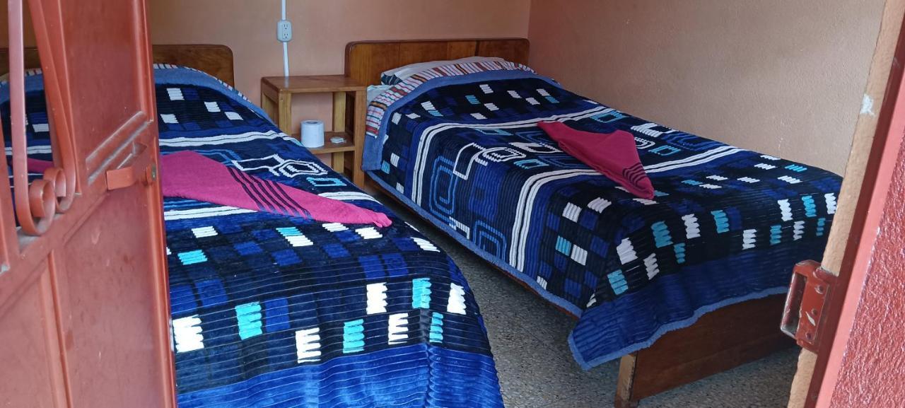 Hospedaje Santo Domingo Panajachel Eksteriør bilde