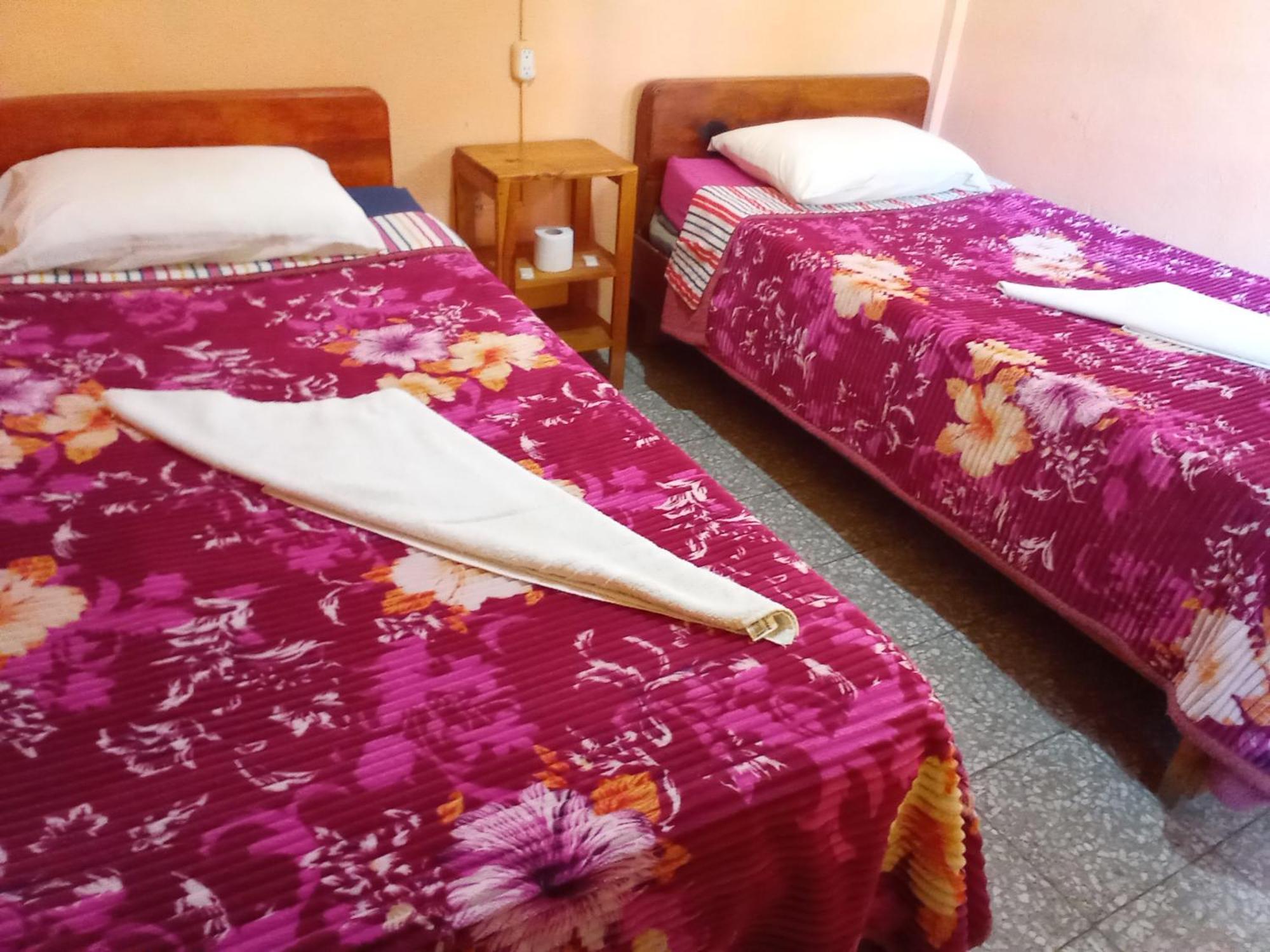 Hospedaje Santo Domingo Panajachel Eksteriør bilde