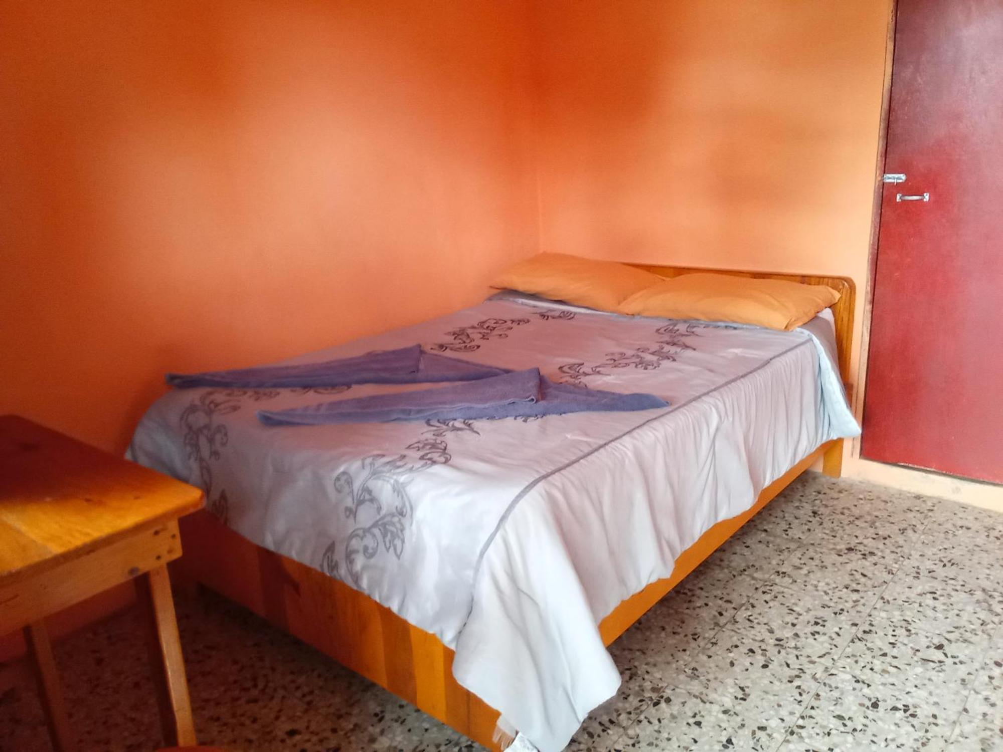 Hospedaje Santo Domingo Panajachel Eksteriør bilde