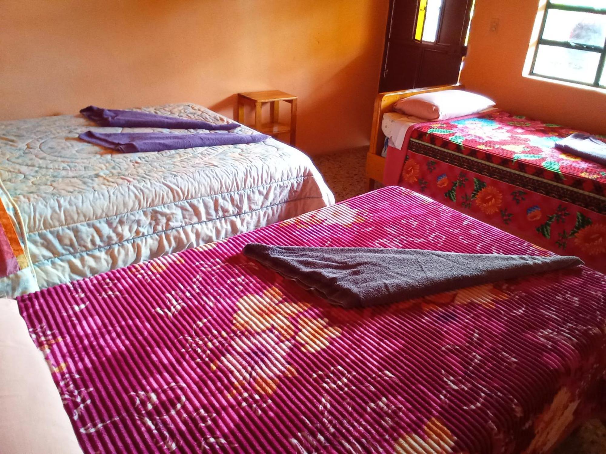 Hospedaje Santo Domingo Panajachel Eksteriør bilde
