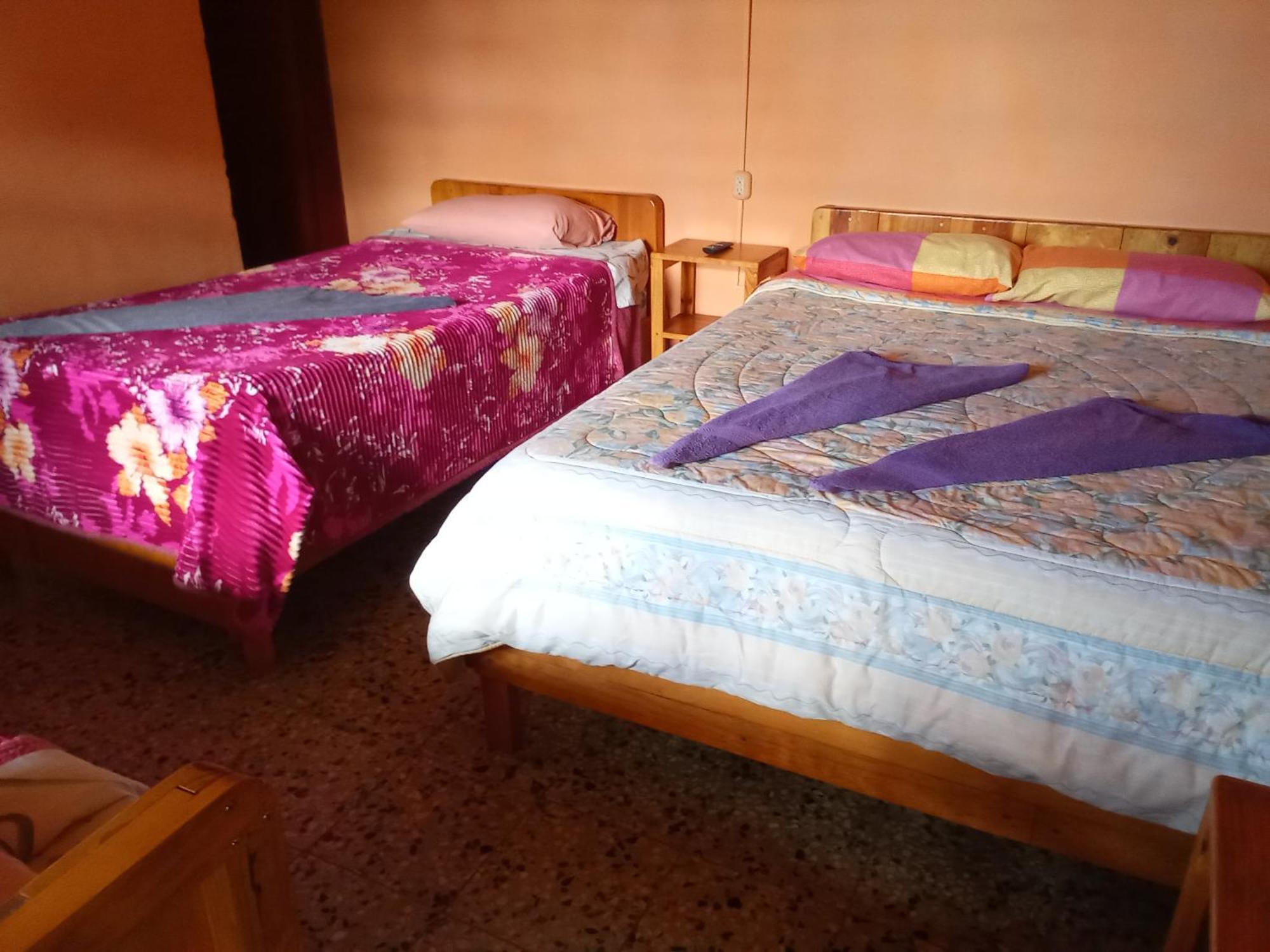 Hospedaje Santo Domingo Panajachel Eksteriør bilde