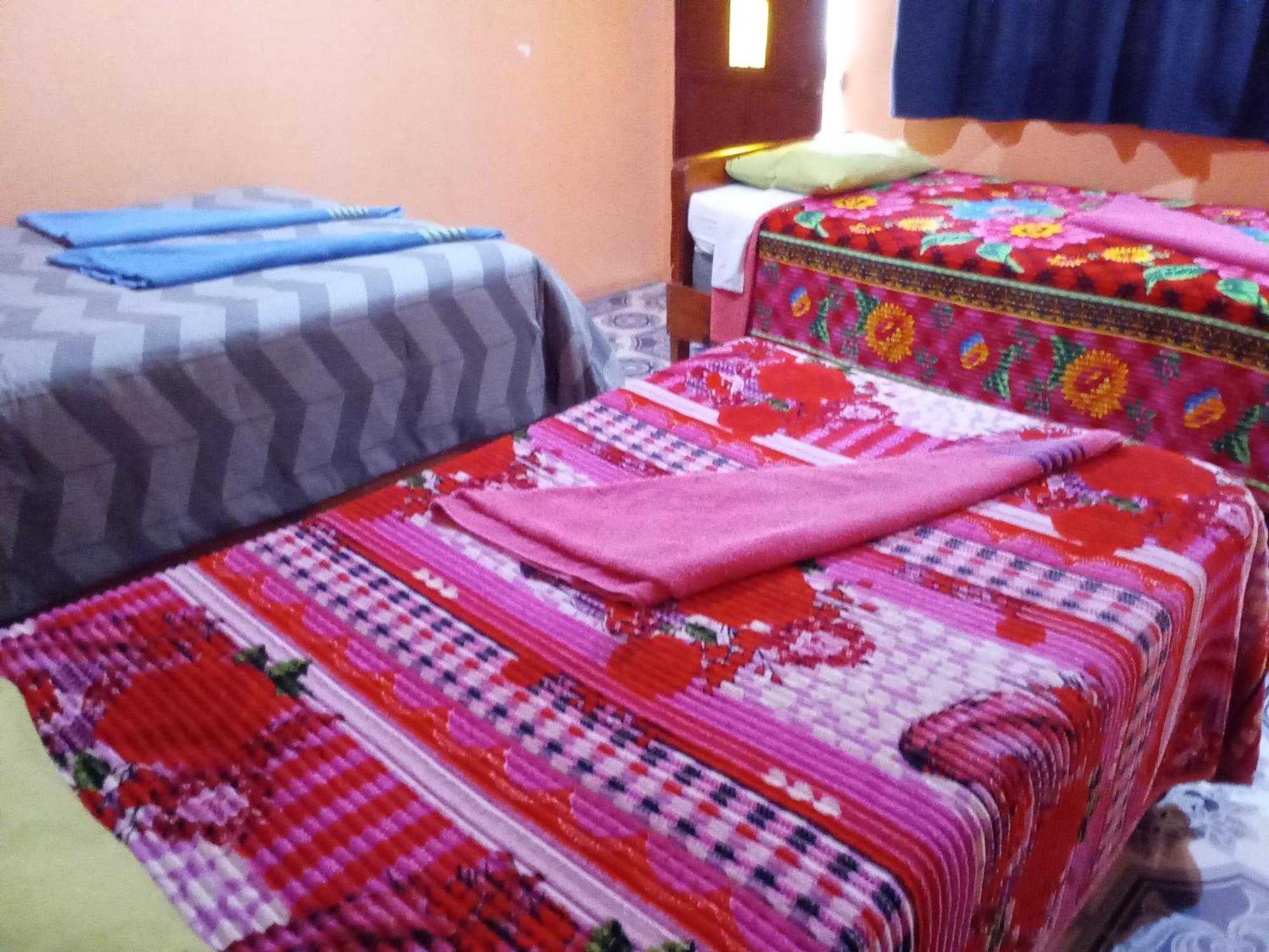 Hospedaje Santo Domingo Panajachel Eksteriør bilde