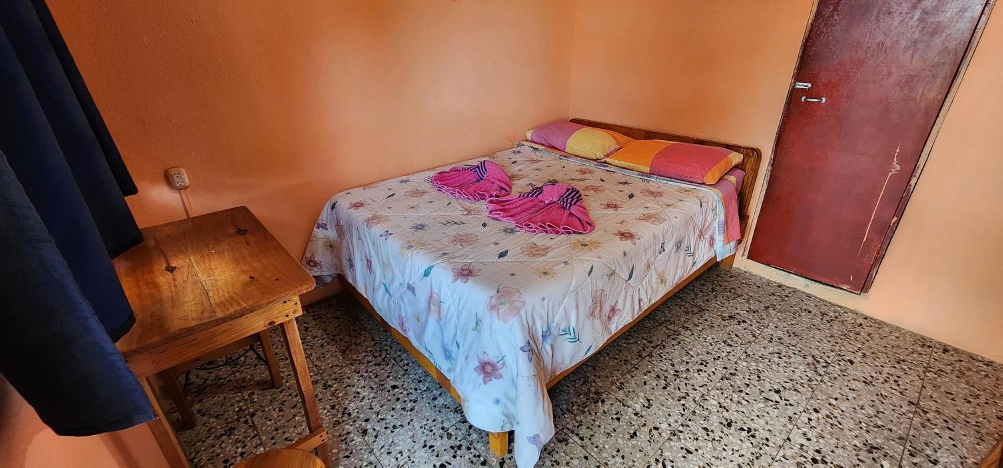 Hospedaje Santo Domingo Panajachel Eksteriør bilde