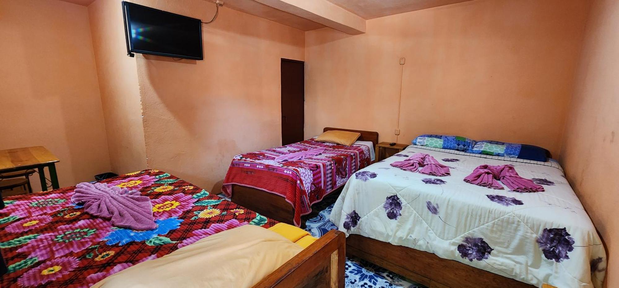 Hospedaje Santo Domingo Panajachel Eksteriør bilde