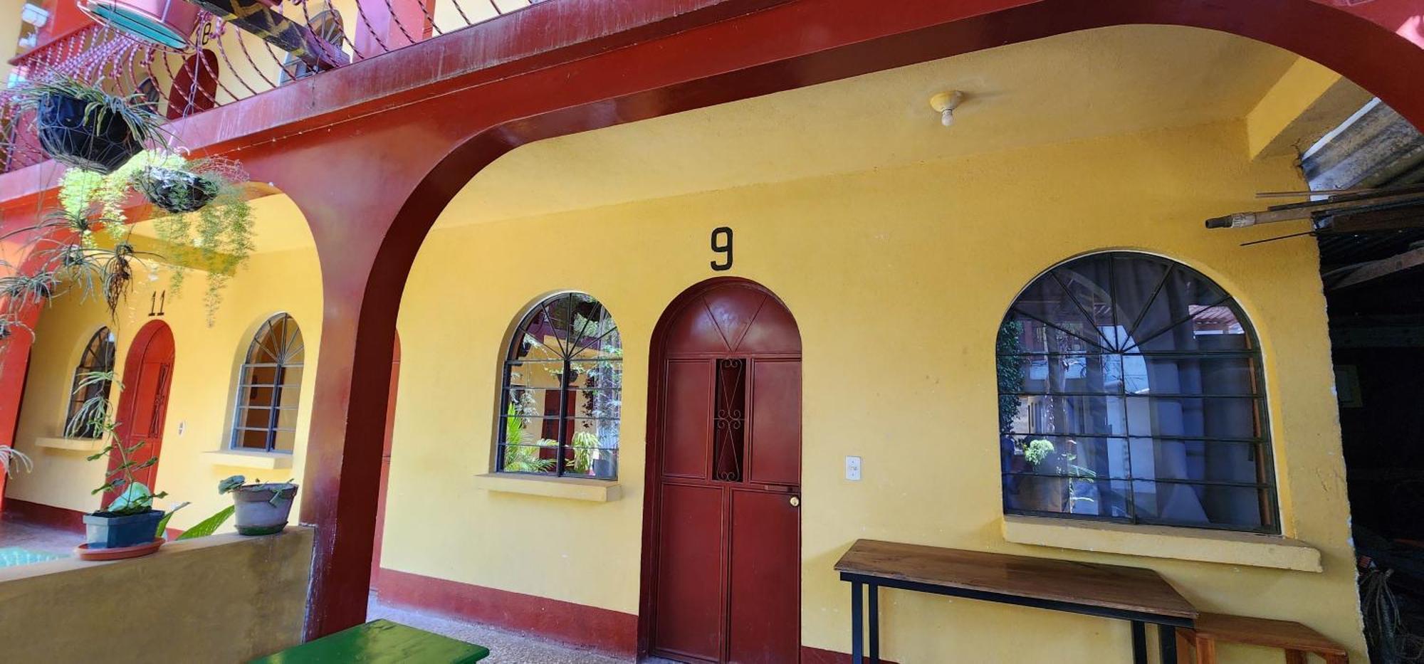 Hospedaje Santo Domingo Panajachel Eksteriør bilde
