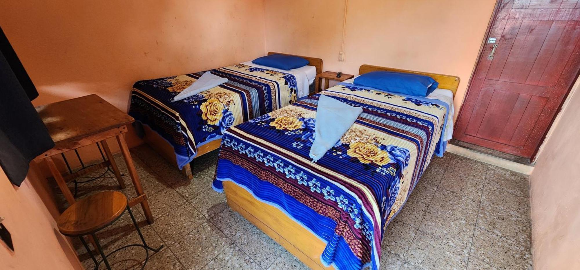 Hospedaje Santo Domingo Panajachel Eksteriør bilde