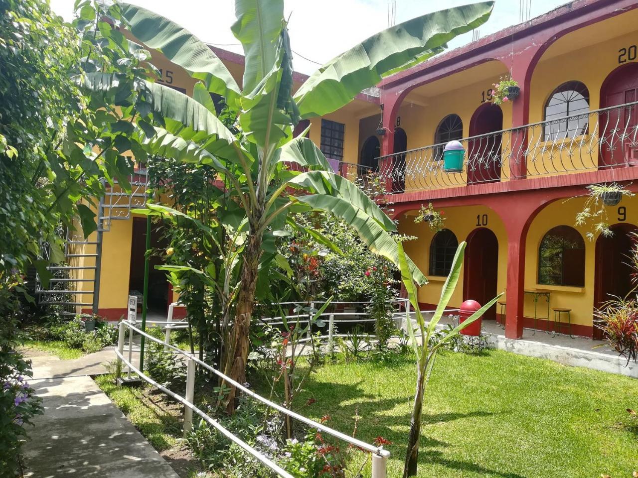 Hospedaje Santo Domingo Panajachel Eksteriør bilde